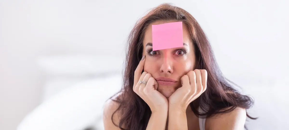 Woman has a post it note on forehead